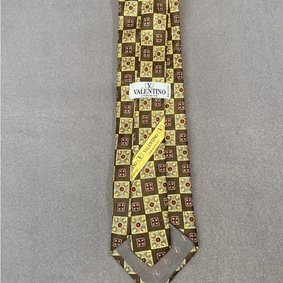 Square grid work, Yellow Silk, Valentino Designer Tie - Picture 4 of 5